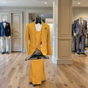 Men’s 3pc Suit  Includes- Coat , vest coat , pant