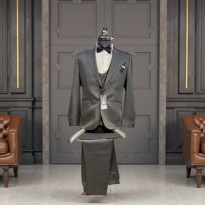 Men’s 3pc Suit  Includes- Coat , vest coat , pant