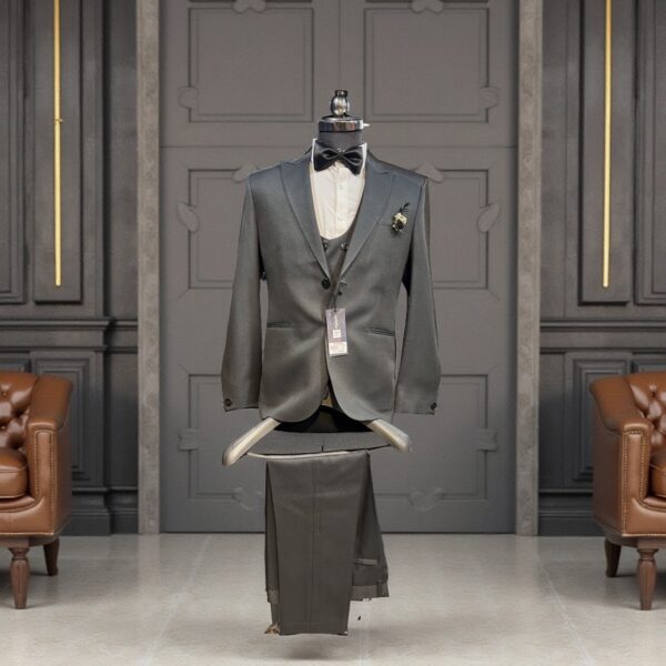 Men’s 3pc Suit  Includes- Coat , vest coat , pant